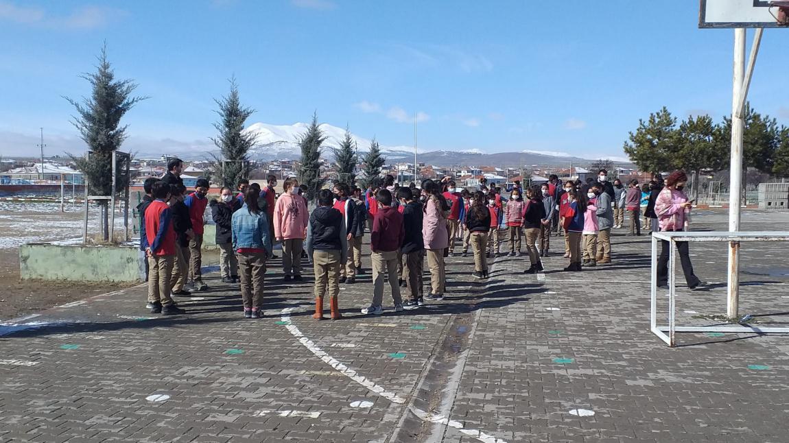 Ozancık Ortaokulunda Deprem Anı ve Tahliye Tatbikatı Yapıldı.